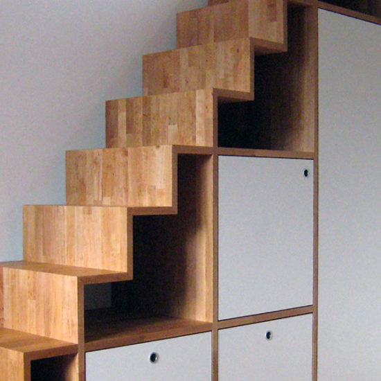 Treppenregal zum Dachzimmer