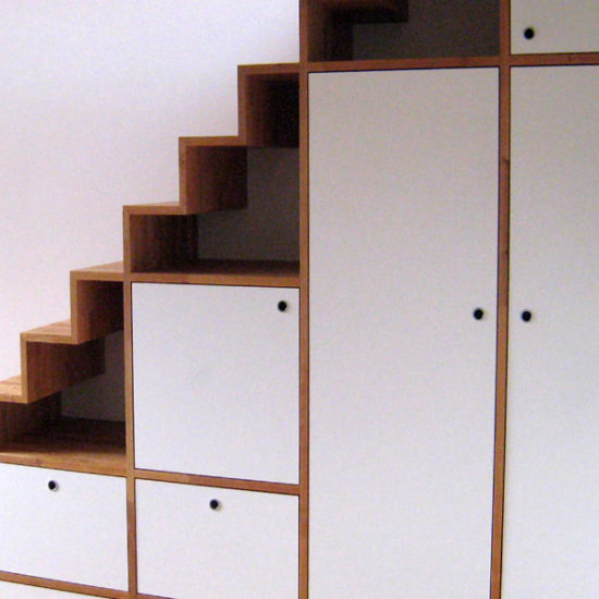 Treppenregal zum Dachzimmer