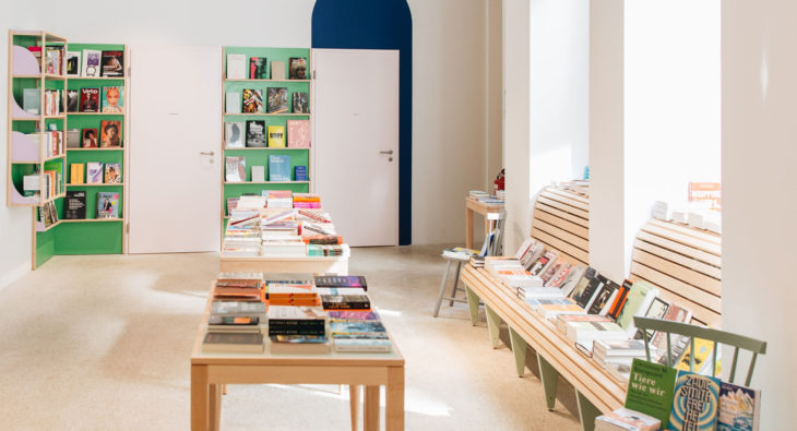 Innenausbau Buchladen Tischlerei holzart Berlin Pankow